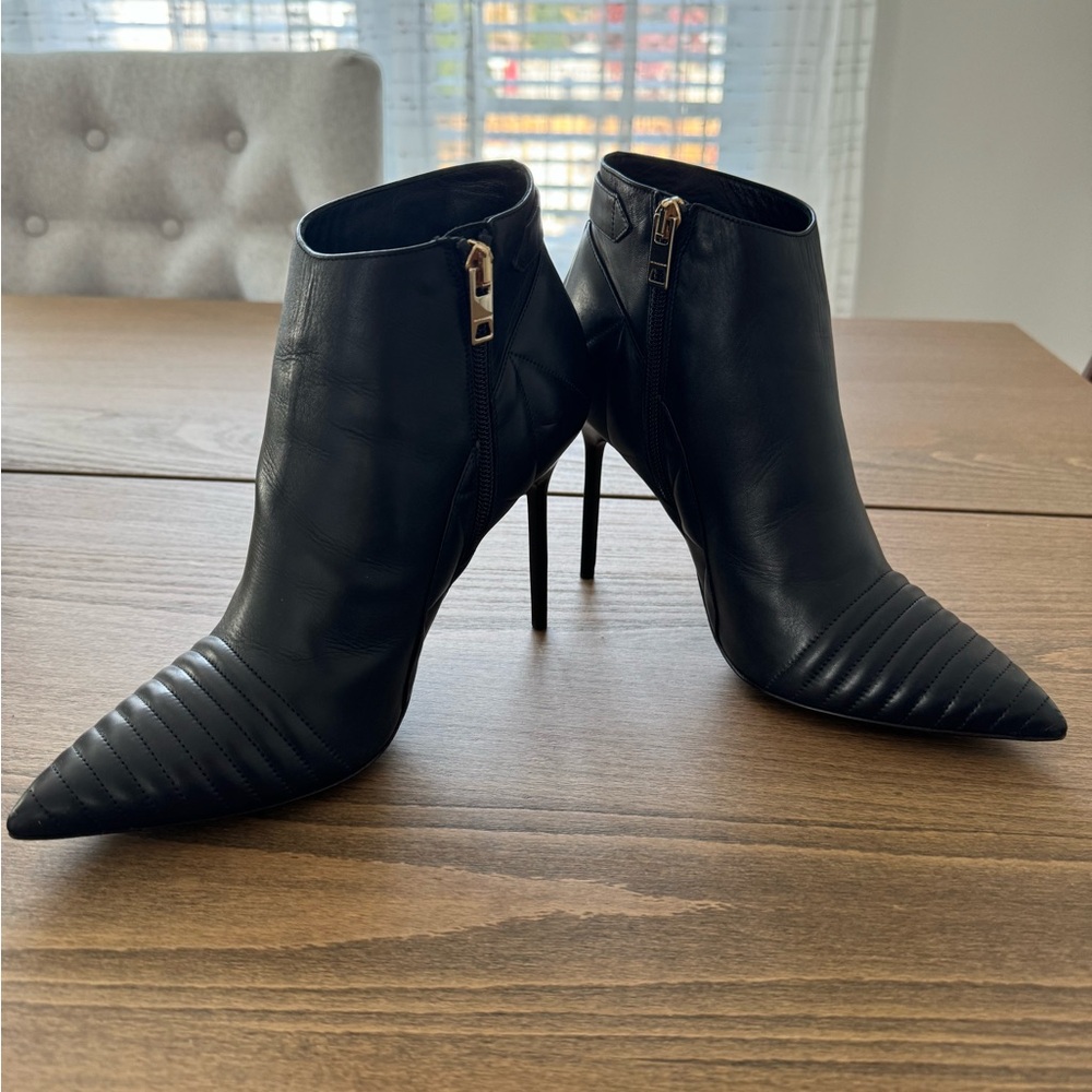 *SOLD* Burberry heel boots size 38 1/2 - Picture 2 of 5